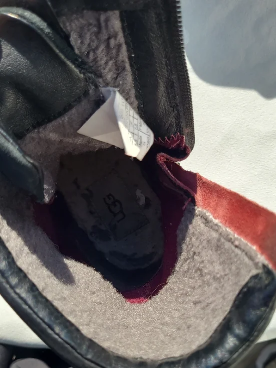 UGGS 9.5 - Picture 7 of 10